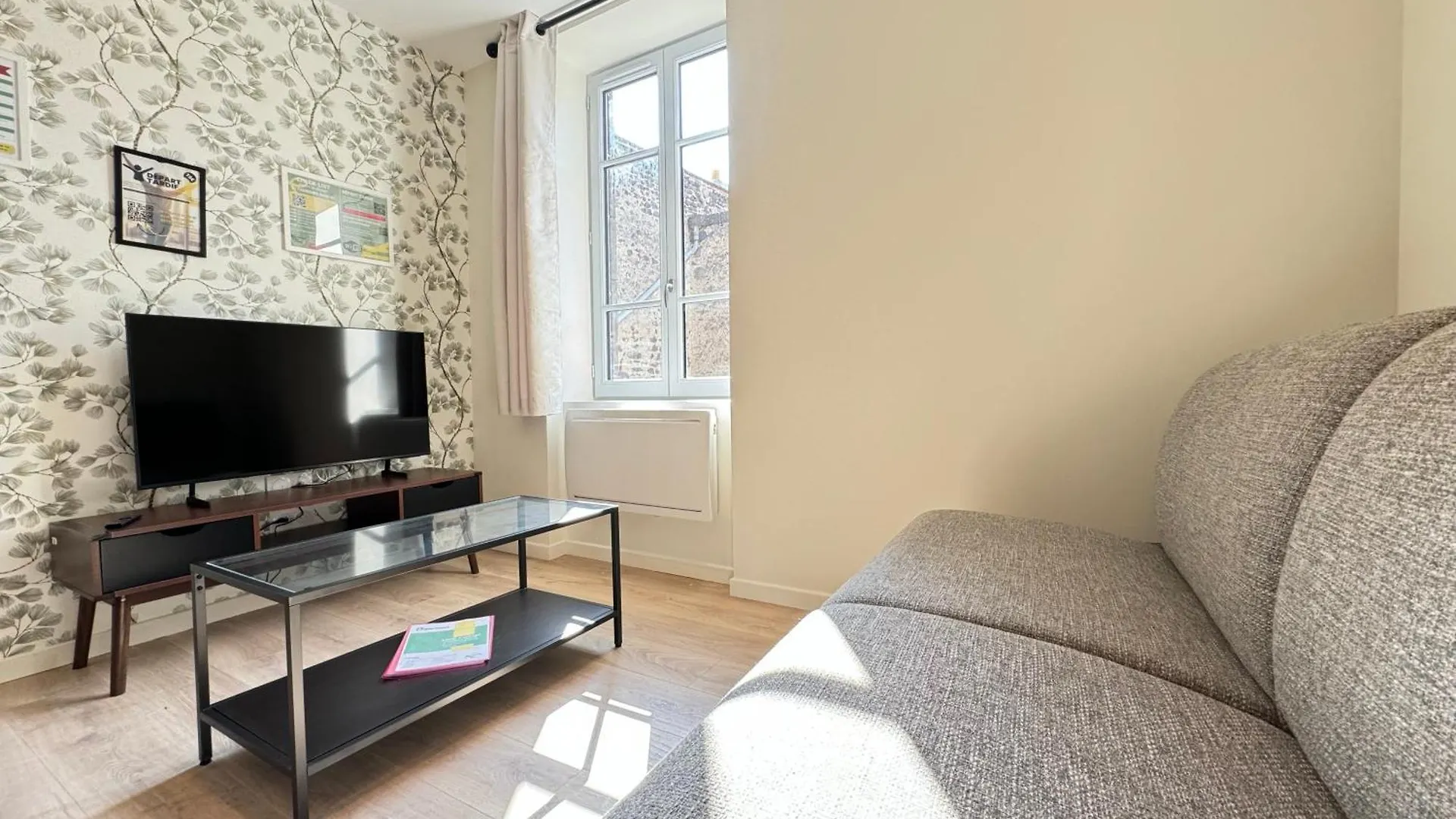 Appartement Neuf Pour 4 Personnes Au Coeur De Riom N6 France