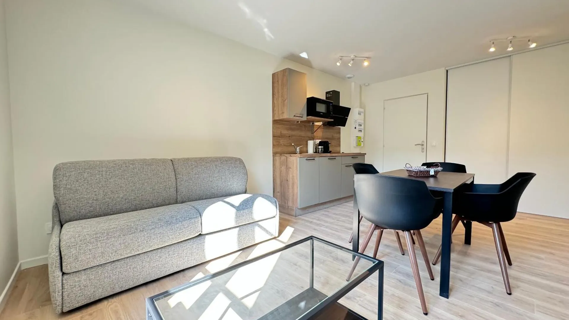 Appartement Neuf Pour 4 Personnes Au Coeur De Riom N6 0*,
